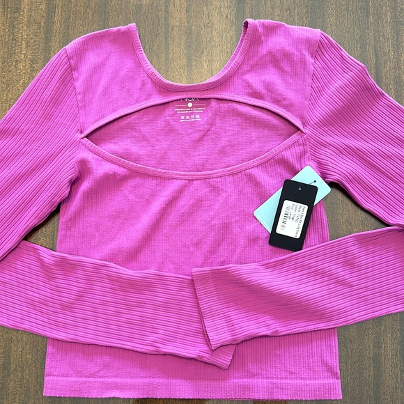 NUX-PEEK A BOO RIB LONG SLEEVE WITH LIGHT COMPRESSION. - Picture 2 of 5